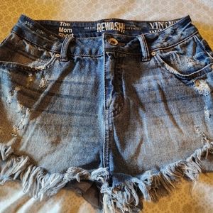 Ladies short size 3/26. Soft fabric not stretchable.  So cute..